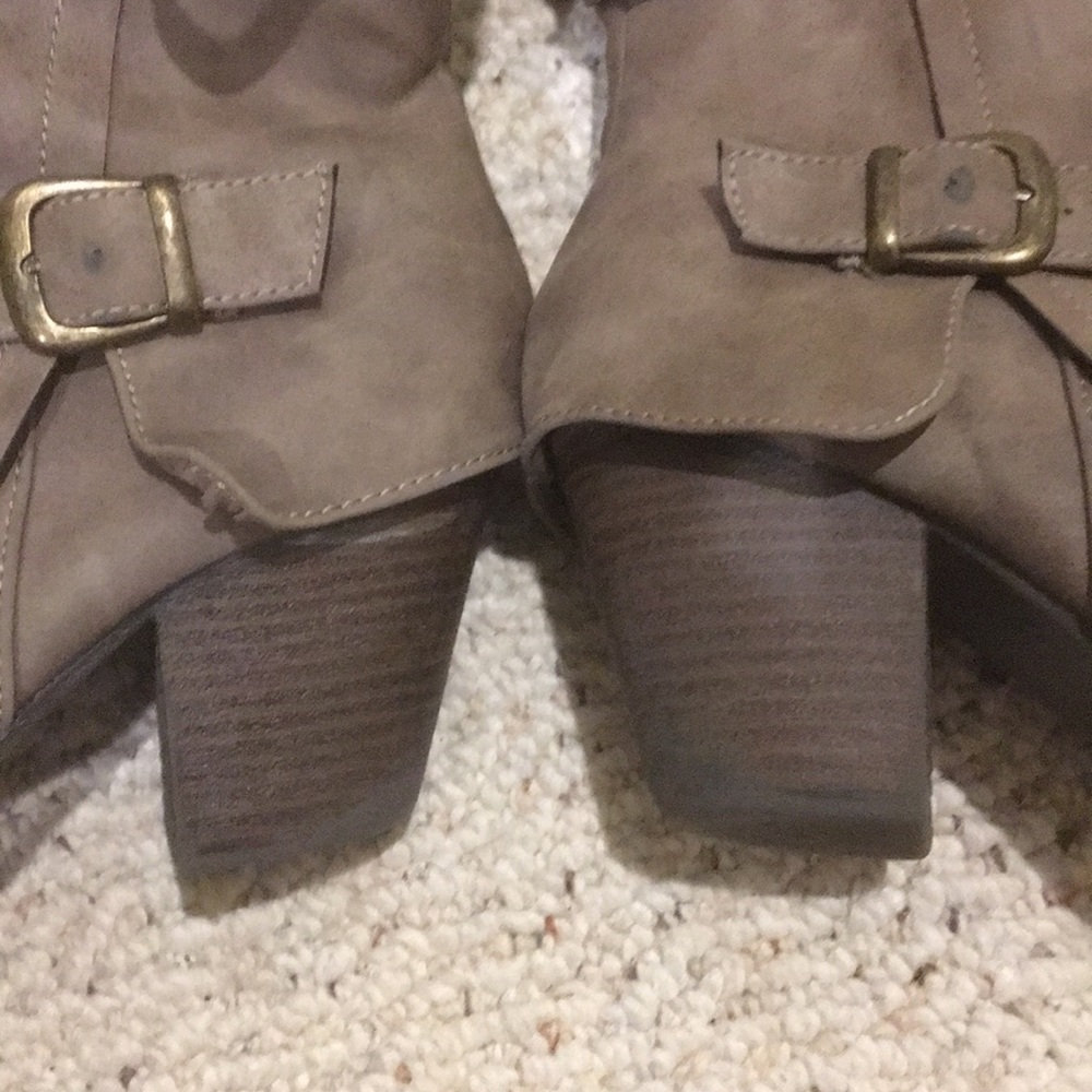 Boots - Picture 6 of 6